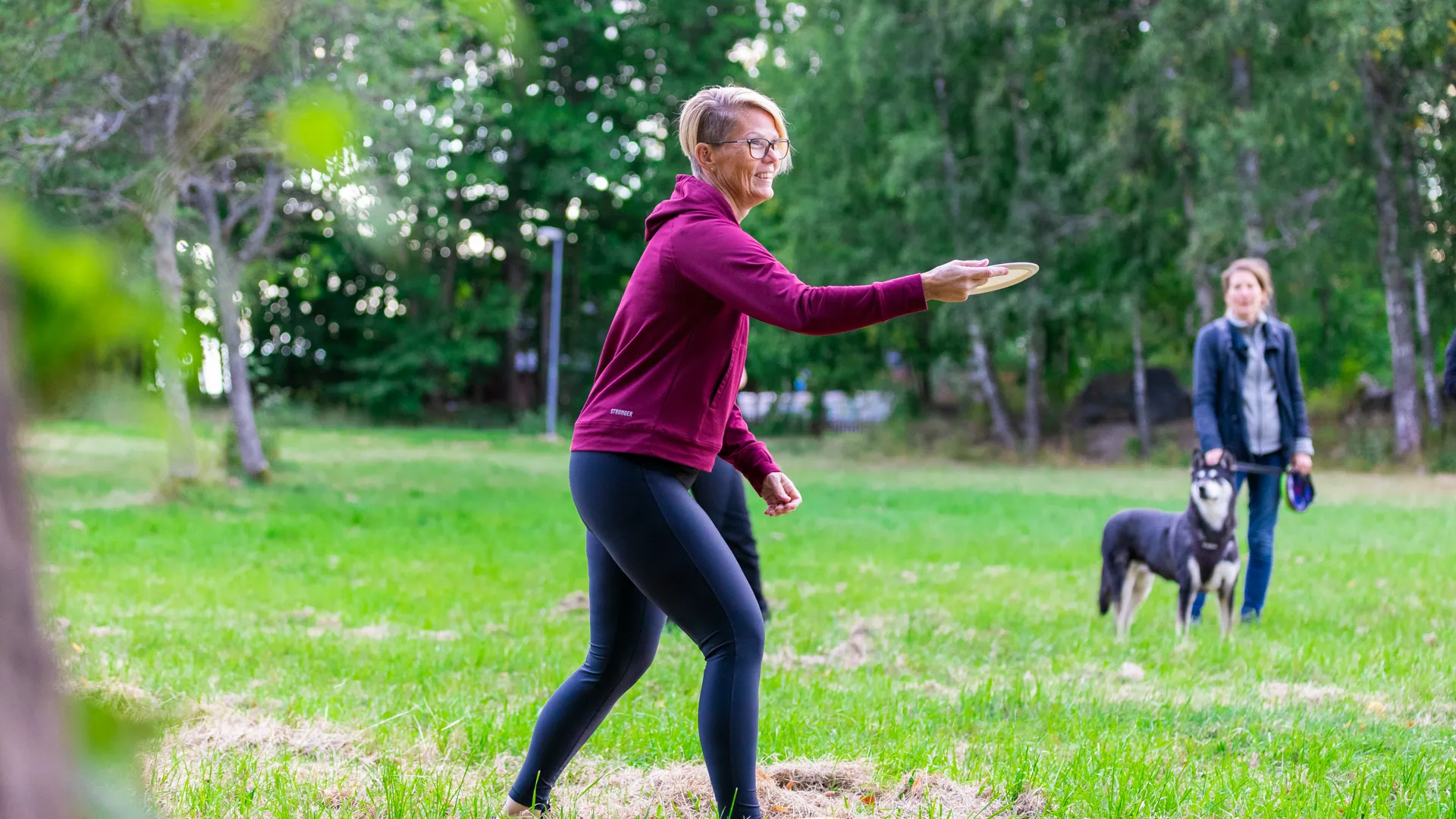 Person som spelar golf.