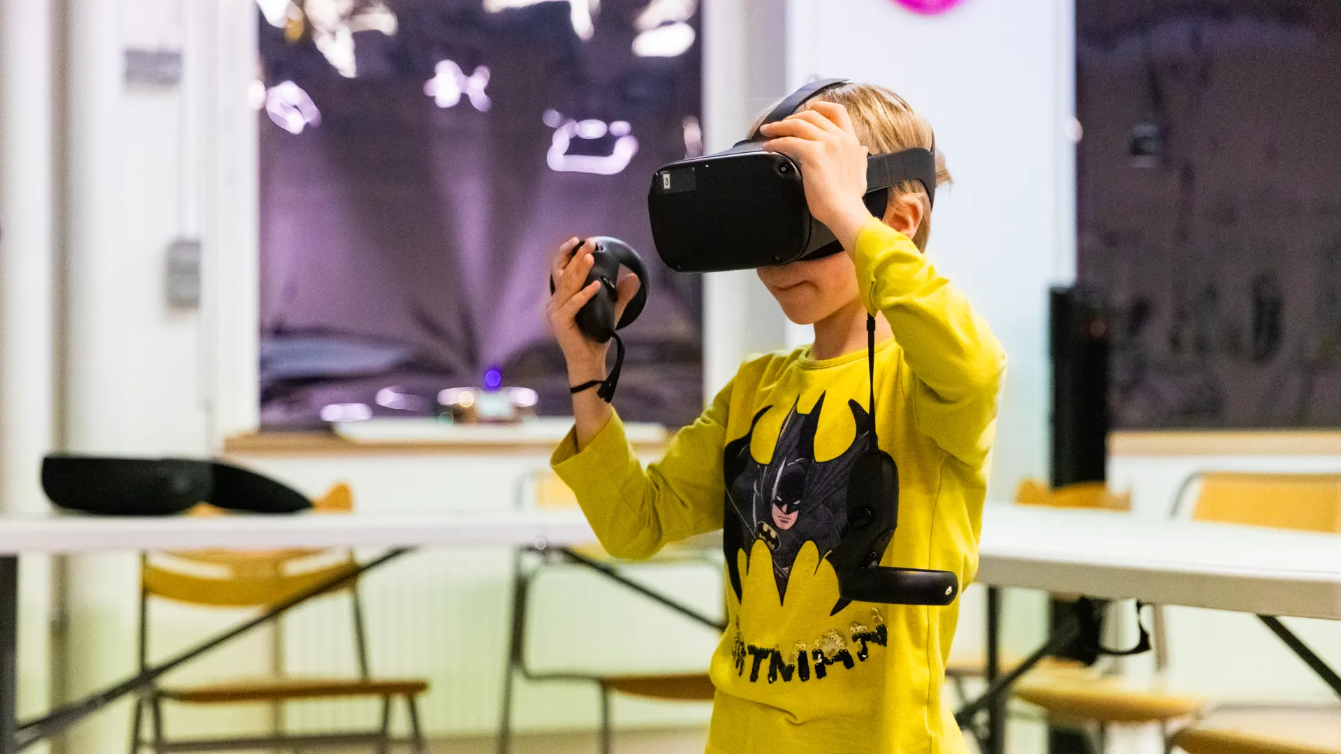 Barn med VR-glasögon