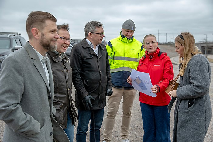 Johan Lindeberg, Christer Sundqvist, Johan Söderberg, Emil Pantzar affärsområdeschef Sörmland Vatten och Maja Larsson presenterar planerna för Katrineholms Återbrukanläggning.