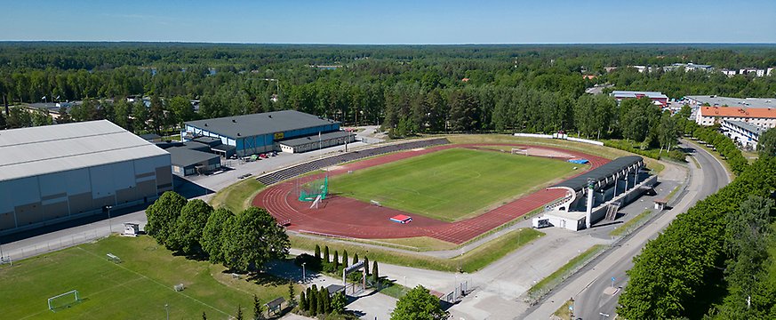 Flygfoto över Backavallens fotbollsplan.