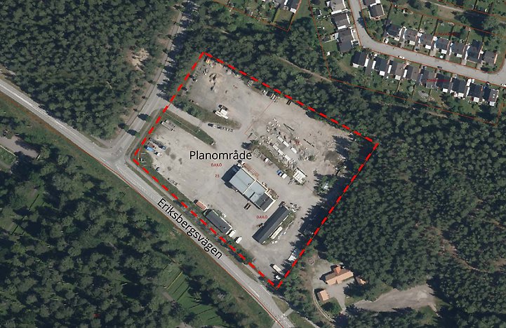 Ortofoto med planområdet solparkens markerat med röda linjer.