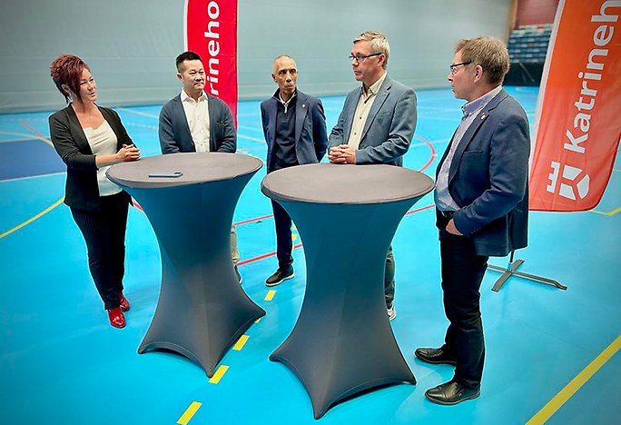 Sarah Wennerström Cedercrona, Jackie Vu, Ramon Malavé, Johan Söderberg och Christer Sundström träffades vid Duveholmshallen, Sportcentrum där SM i karate avgörs 2025.